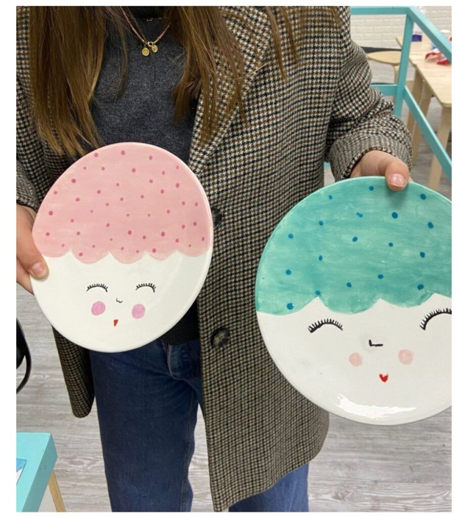 Taller de pintura sobre cerámica. Mama Pottery Café
