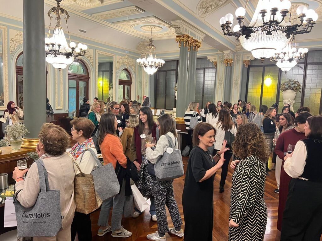 Tirando del Hilo. Cóctel y networking.