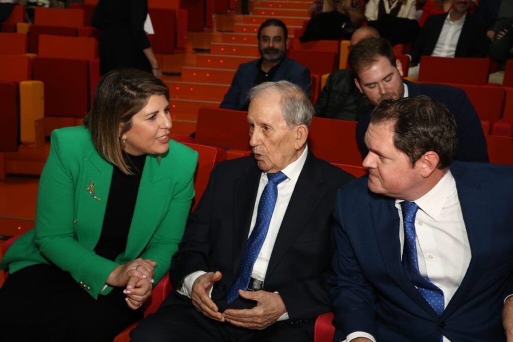 noelia arroyo en el acto de aniversario de mecánicas bolea