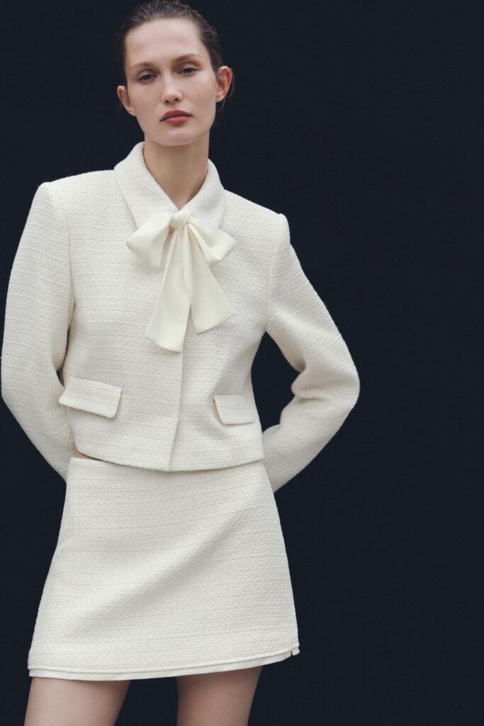 Blazer con lazada y falda-pantalón / Zara