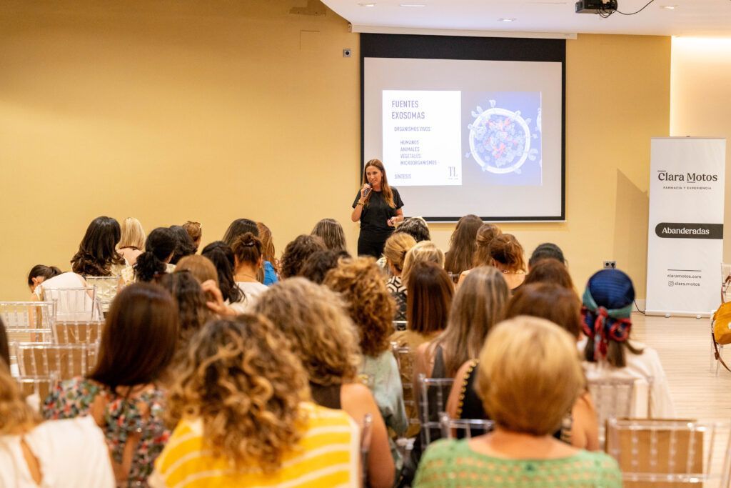 Blanca Llácer, farmacéutica especialista en Dermofarmacia y fundadora y CEO de THE LAB