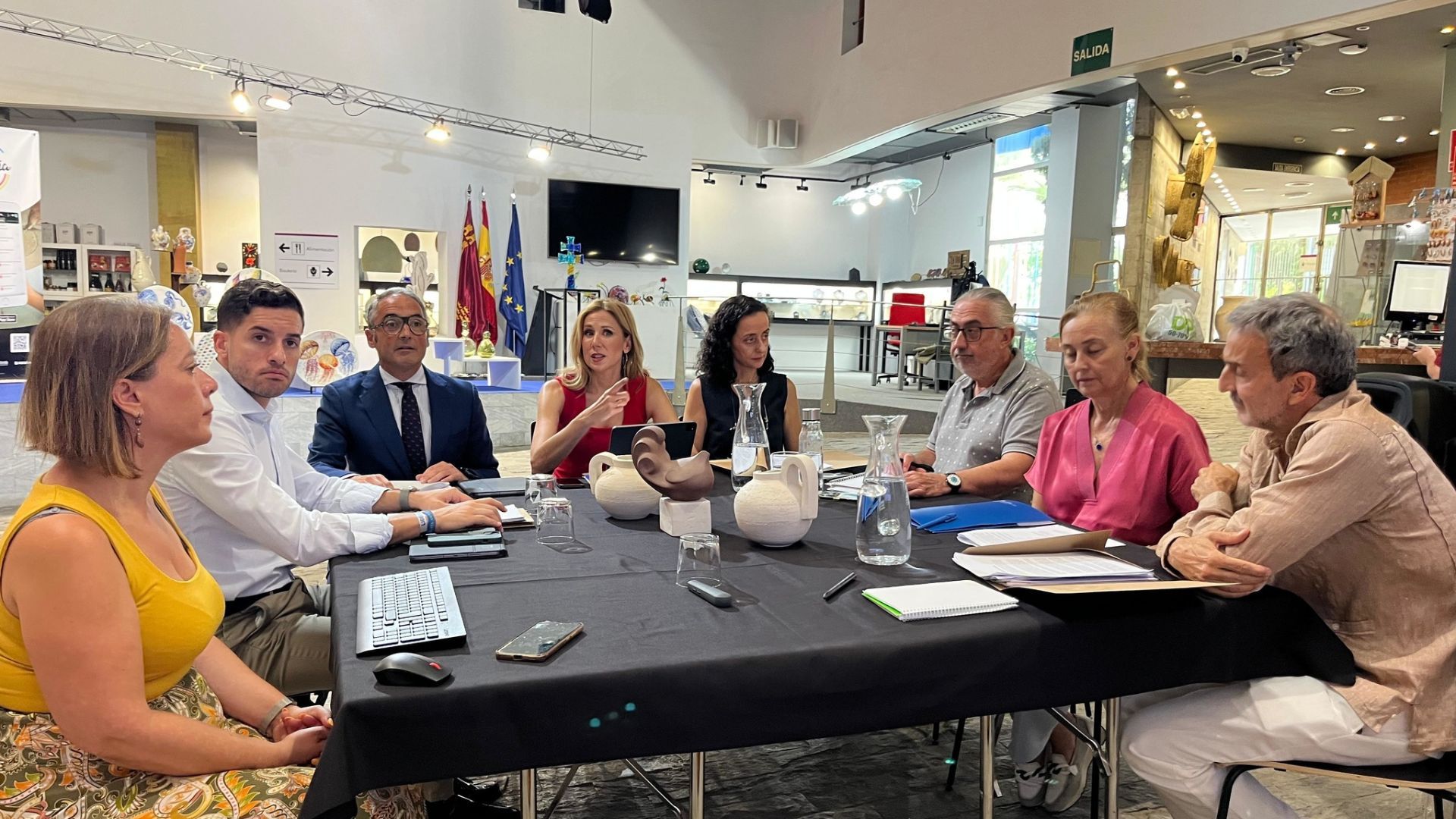 Consejo Asesor Regional de Artesanía presidido por la consejera de Empresa, Empleo y Economía Social, Marisa López Aragón.