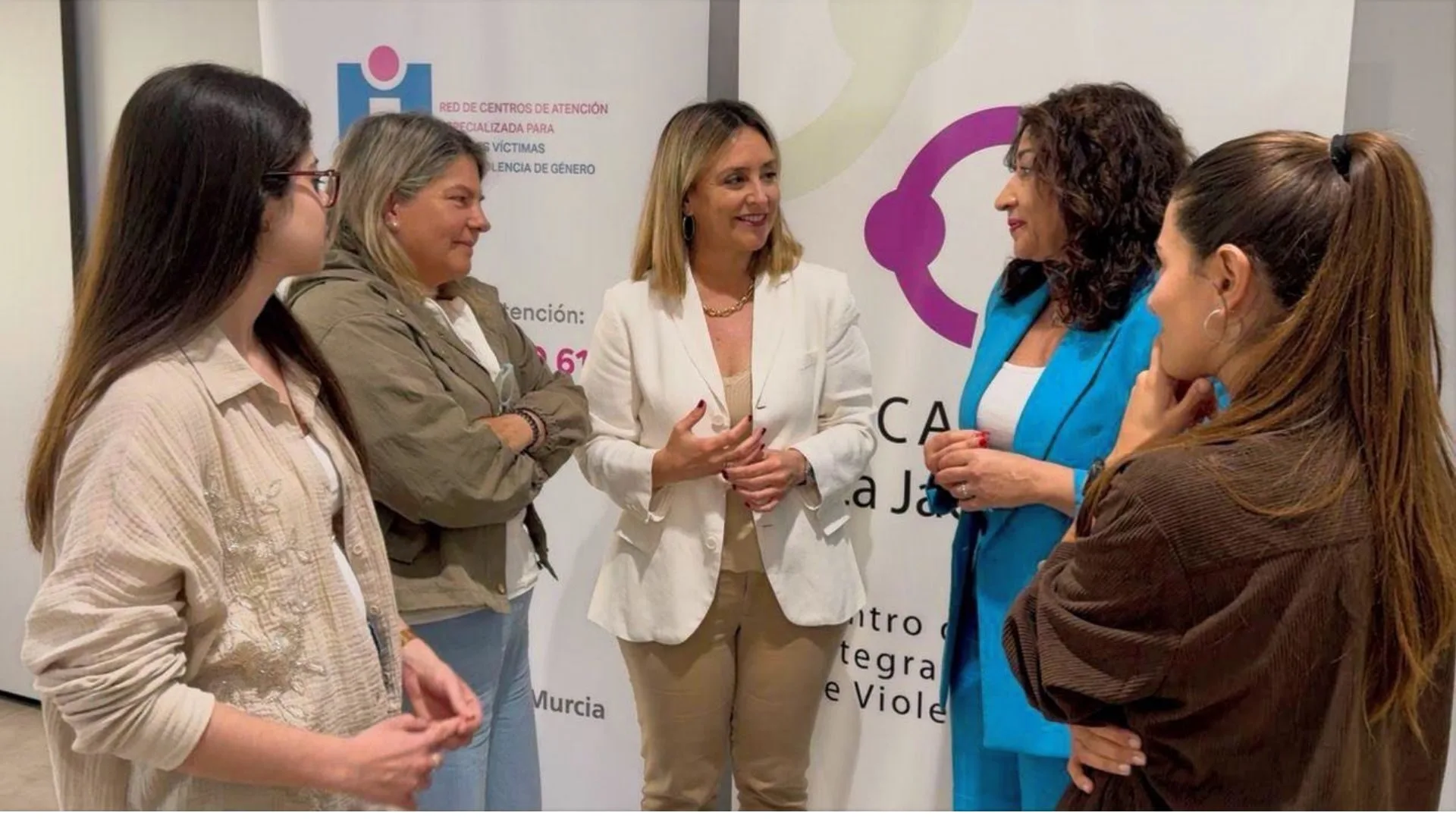 conchita ruiz, ayudas mujeres